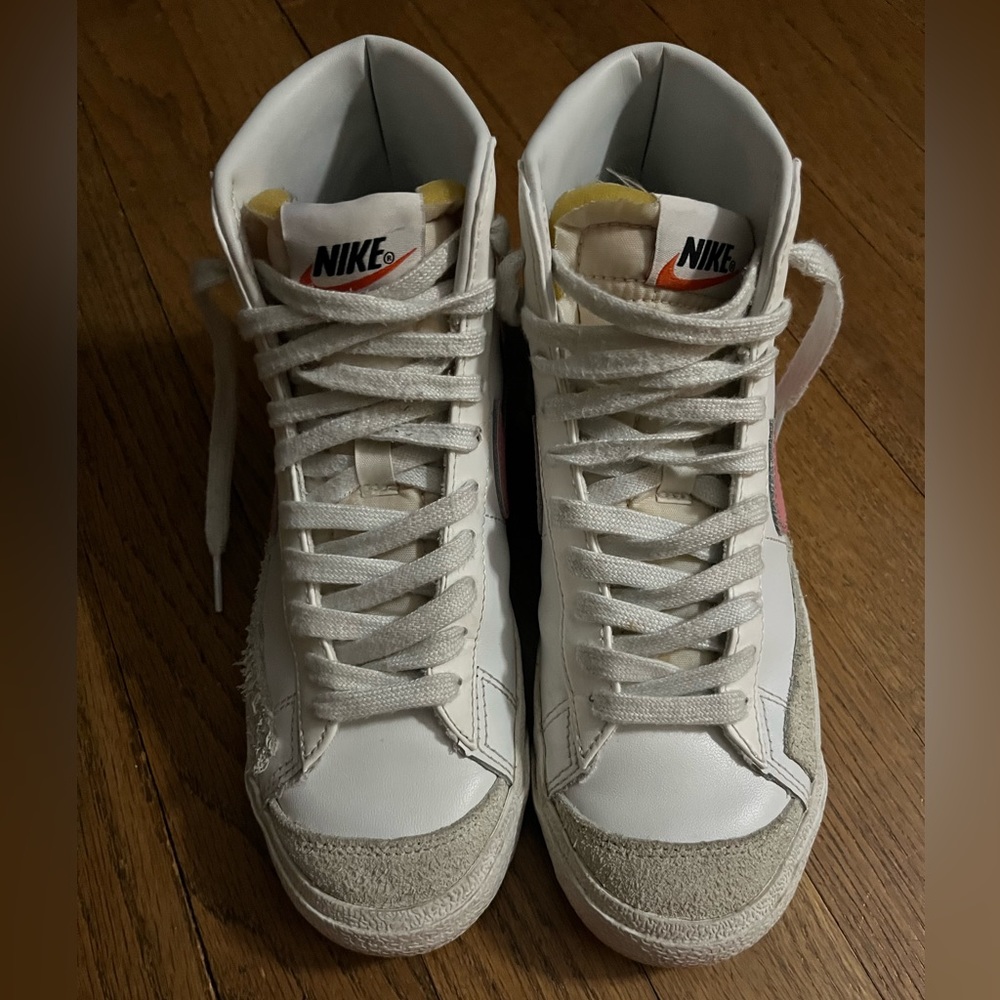 Nike Blazers sz 6